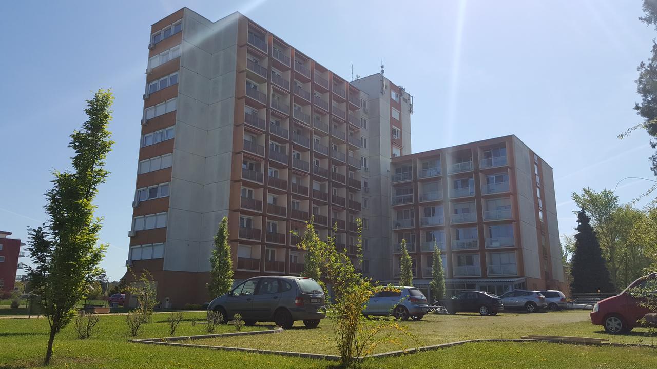 Surman Apartmanok Siofok Ngoại thất bức ảnh